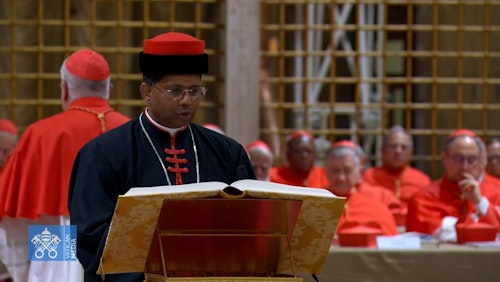 En directo: Primera fumata negra en el Vaticano, la votación termina sin consenso para elegir Papa