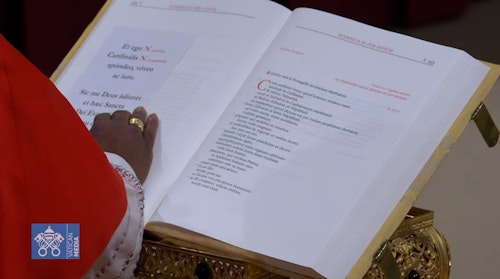 En directo: Primera fumata negra en el Vaticano, la votación termina sin consenso para elegir Papa
